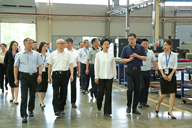 湘潭市委副書記、市政府黨組書記、市長張迎春一行蒞臨威勝電氣調(diào)研指導(dǎo)
